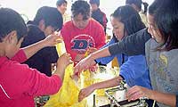 子供たちの石鹸作り